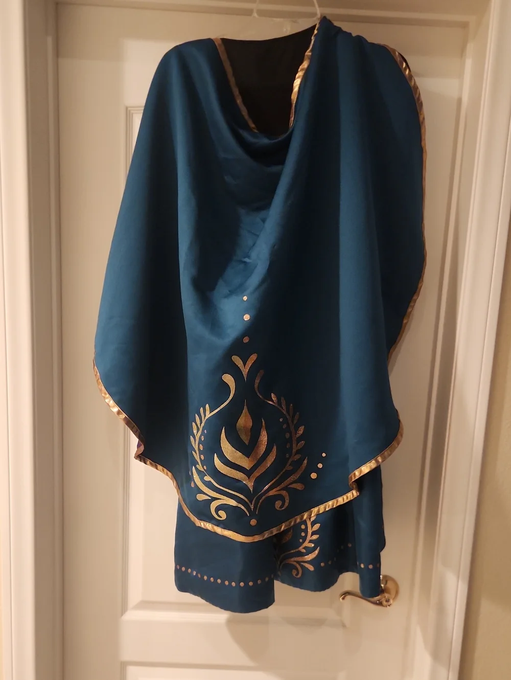 Disney frozen 2 queen Anna Halloween costume Dress Up Dress And Cape 7 8